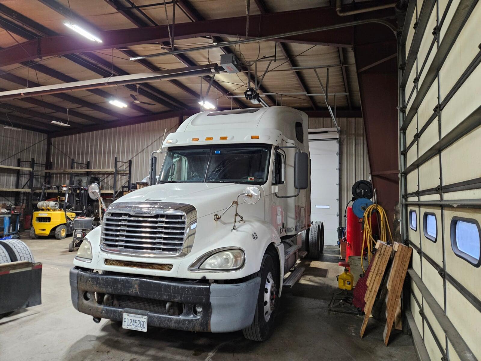 Oil change and preventative maintenance bay for heavy and medium duty trucks Freightliners, Volvos, Peterbilts, Kenworth, Paccar, Mack